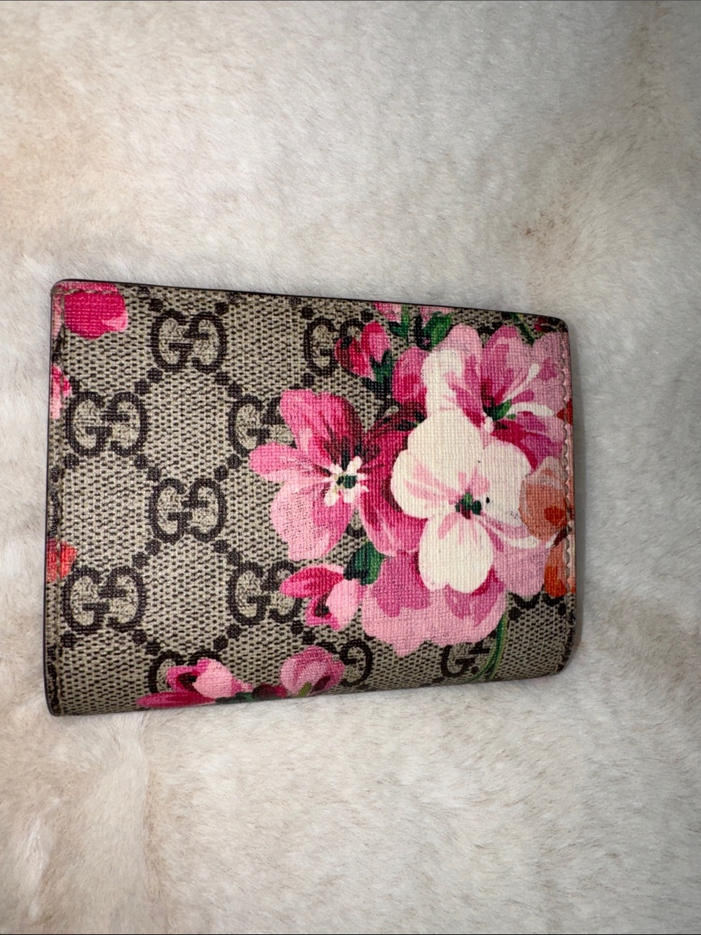 Gucci Bloom Beige Monogram Wallet with Pink Floral Print